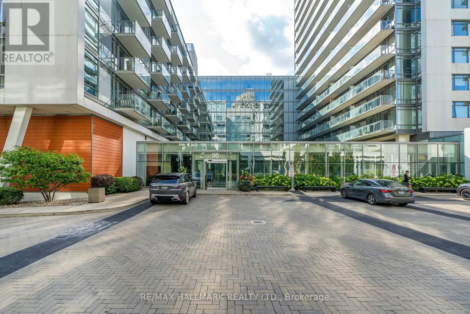 919 - 90 STADIUM ROAD