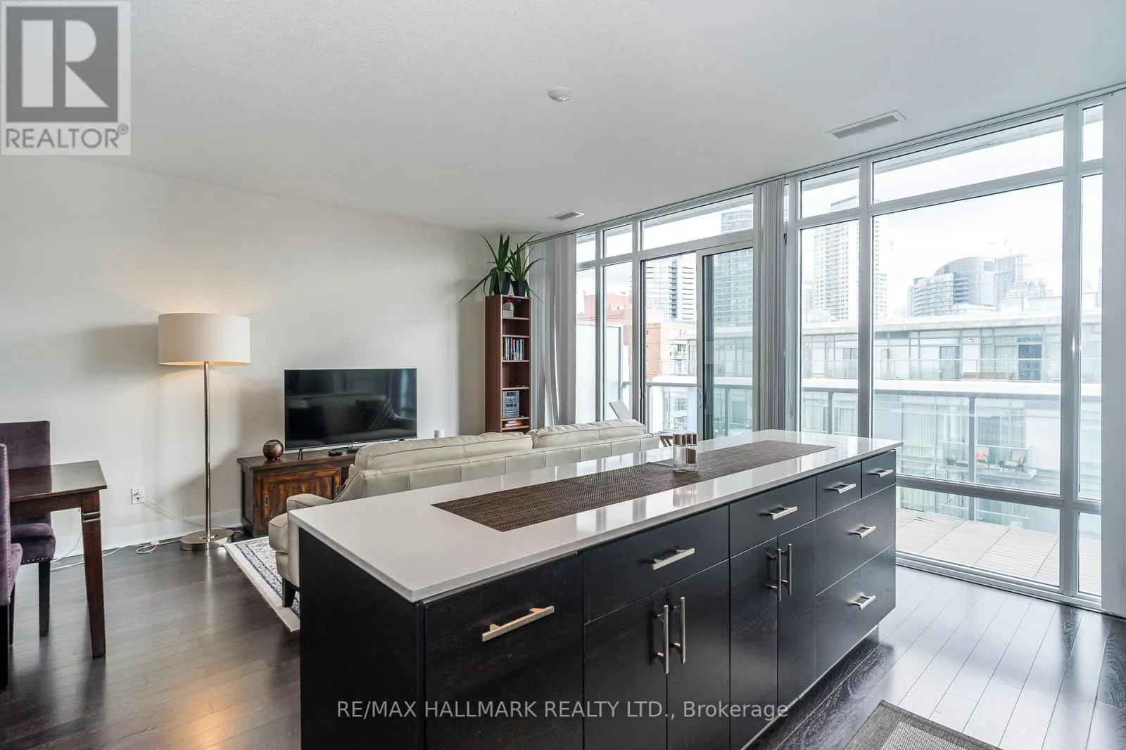 919 - 90 STADIUM ROAD