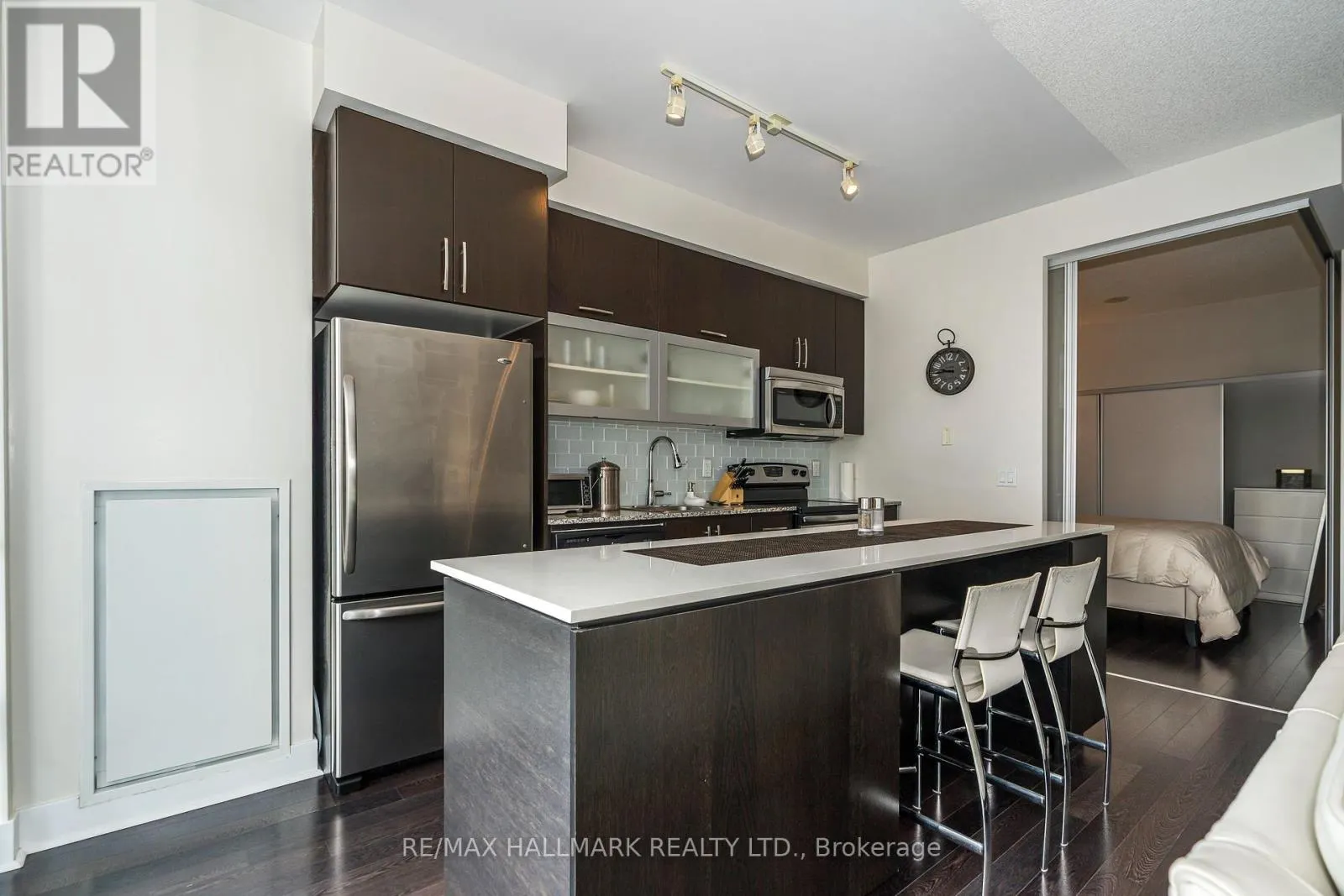919 - 90 STADIUM ROAD