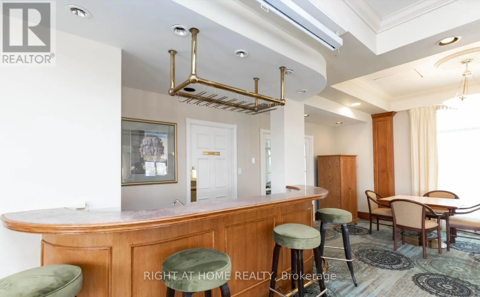 307 - 18 CONCORDE PLACE