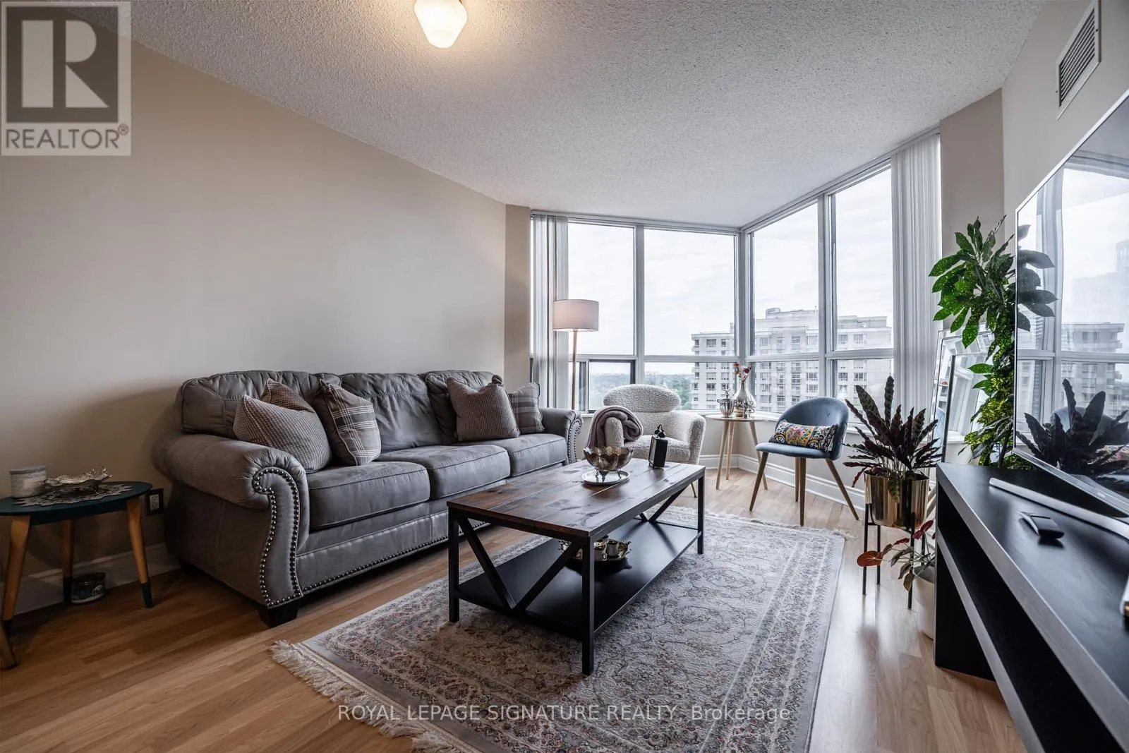1806 - 10 NORTHTOWN WAY