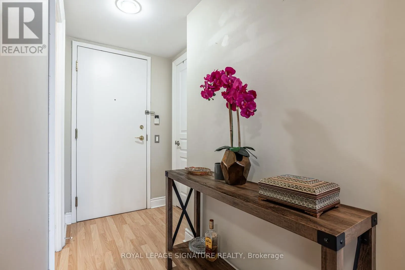 1806 - 10 NORTHTOWN WAY