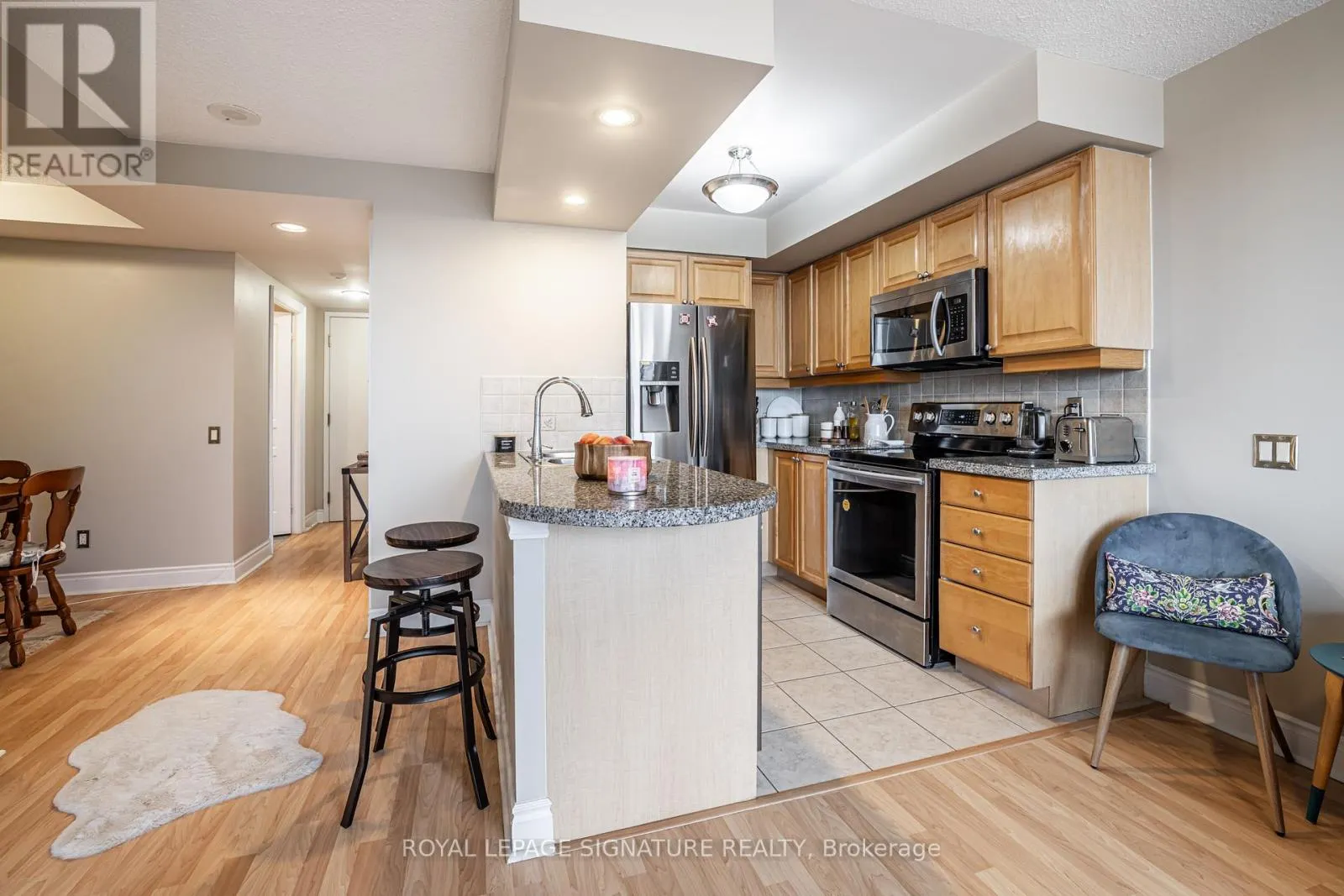 1806 - 10 NORTHTOWN WAY