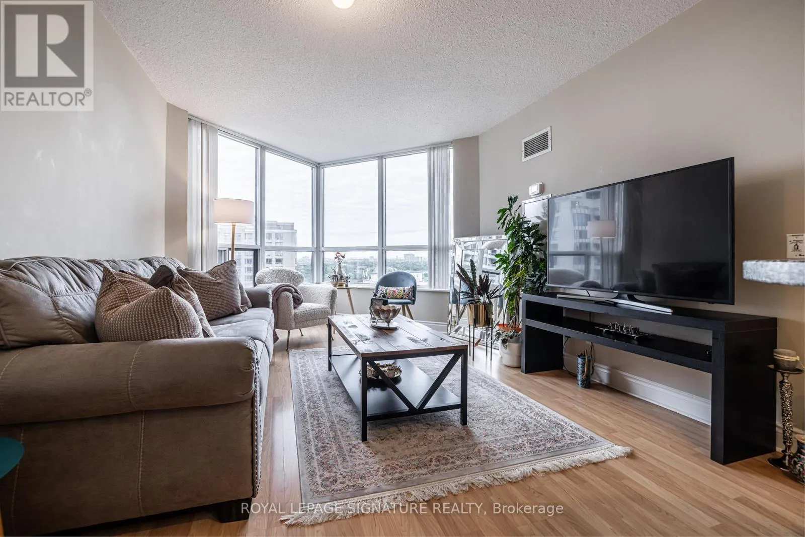 1806 - 10 NORTHTOWN WAY