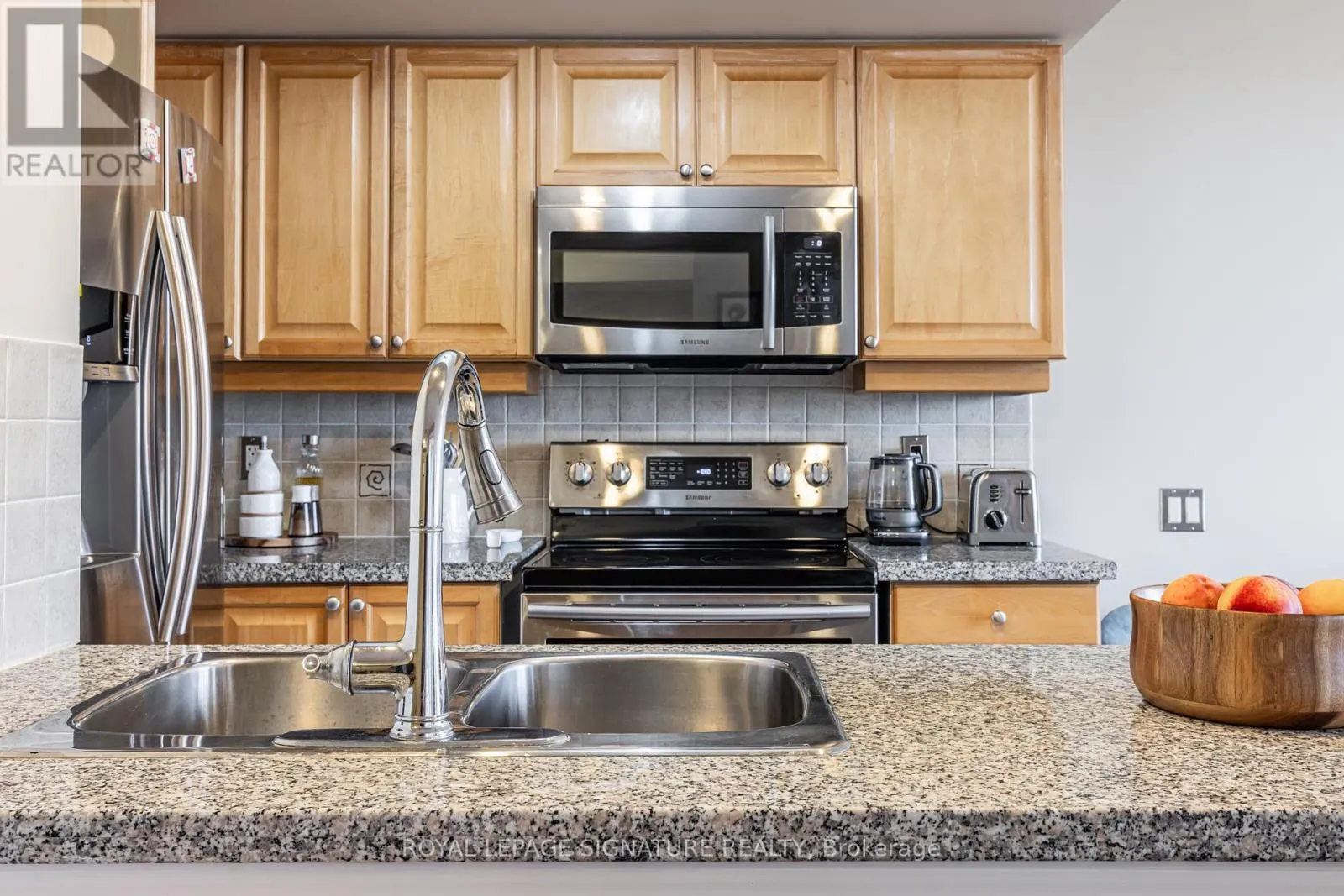 1806 - 10 NORTHTOWN WAY