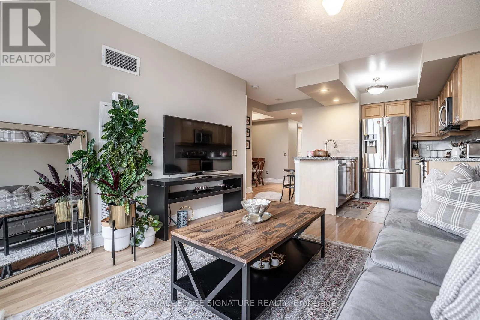 1806 - 10 NORTHTOWN WAY