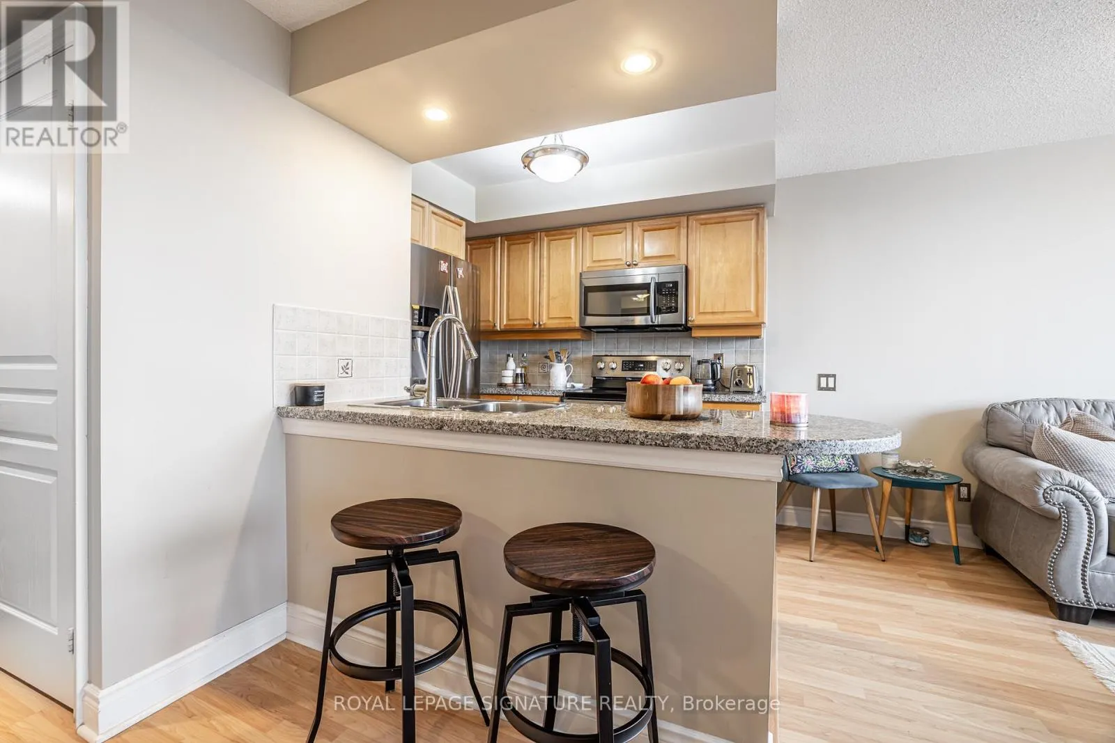1806 - 10 NORTHTOWN WAY