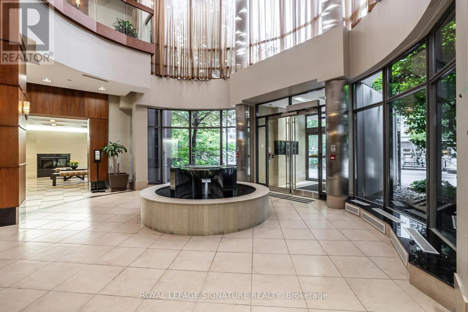 1806 - 10 NORTHTOWN WAY