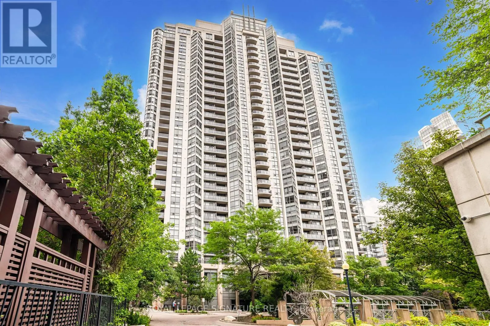 1806 - 10 NORTHTOWN WAY