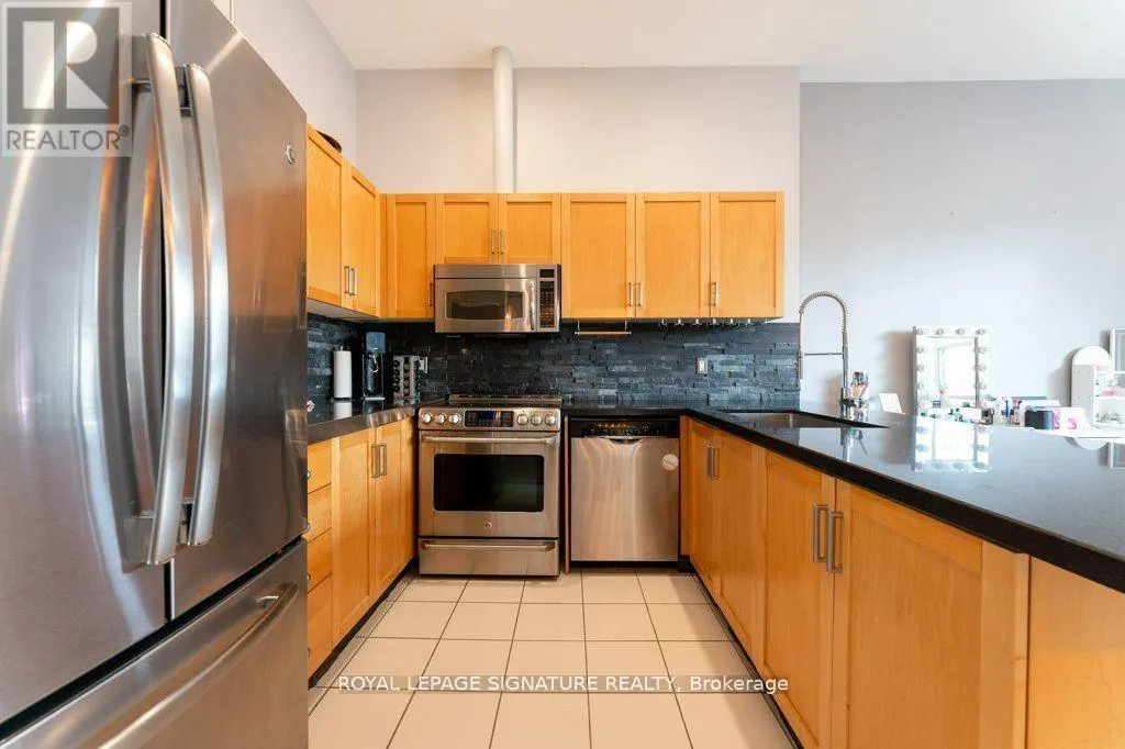 801 - 700 KING STREET W