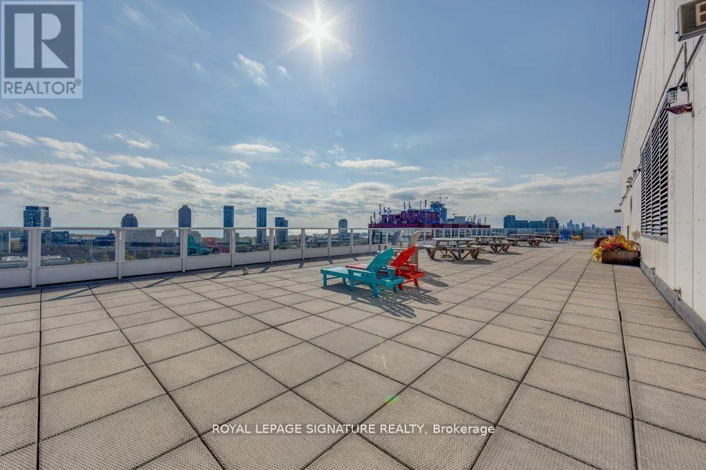 801 - 700 KING STREET W