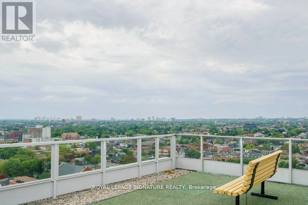801 - 700 KING STREET W