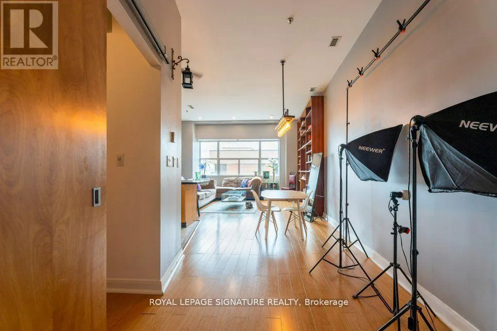 801 - 700 KING STREET W