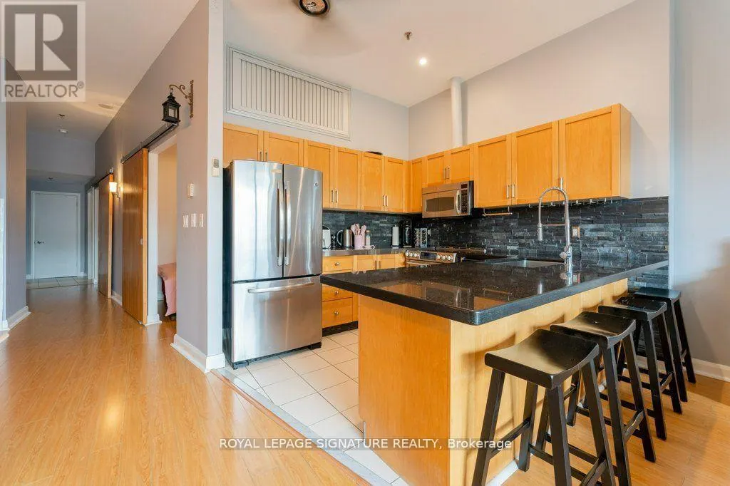 801 - 700 KING STREET W
