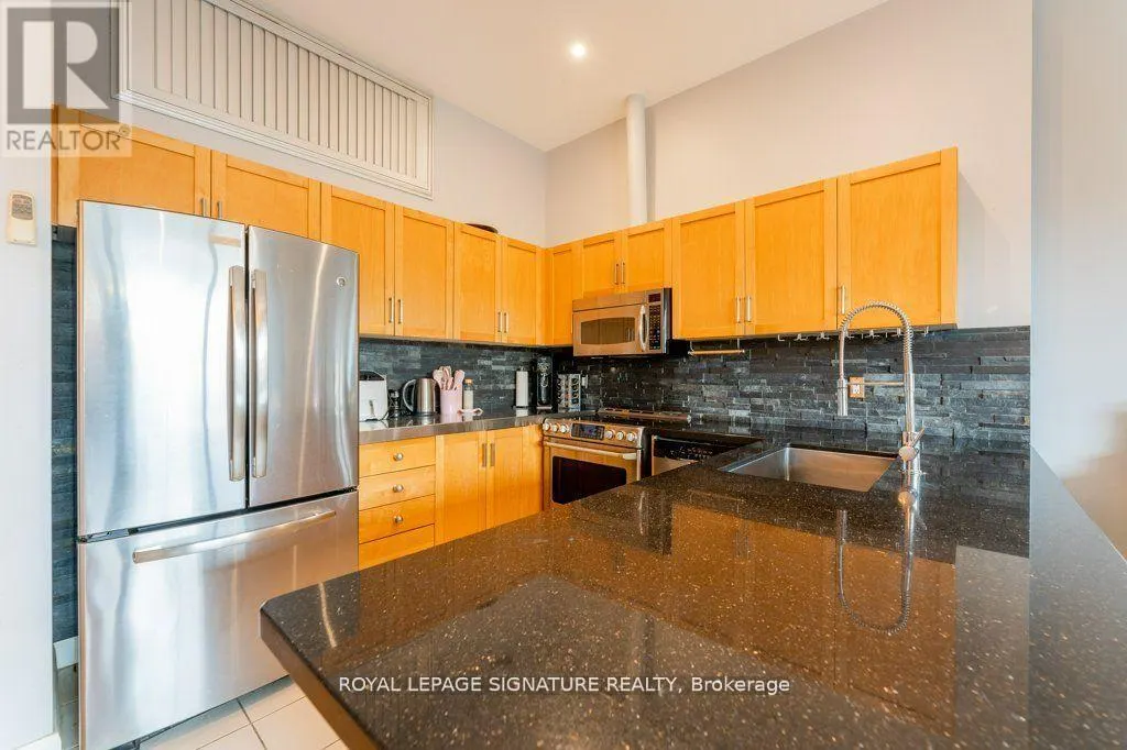 801 - 700 KING STREET W