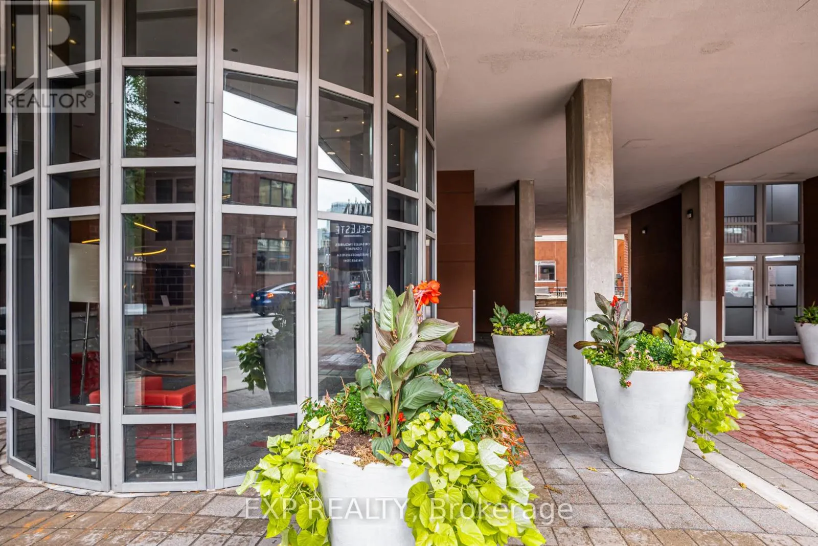 PH14 - 255 RICHMOND STREET E