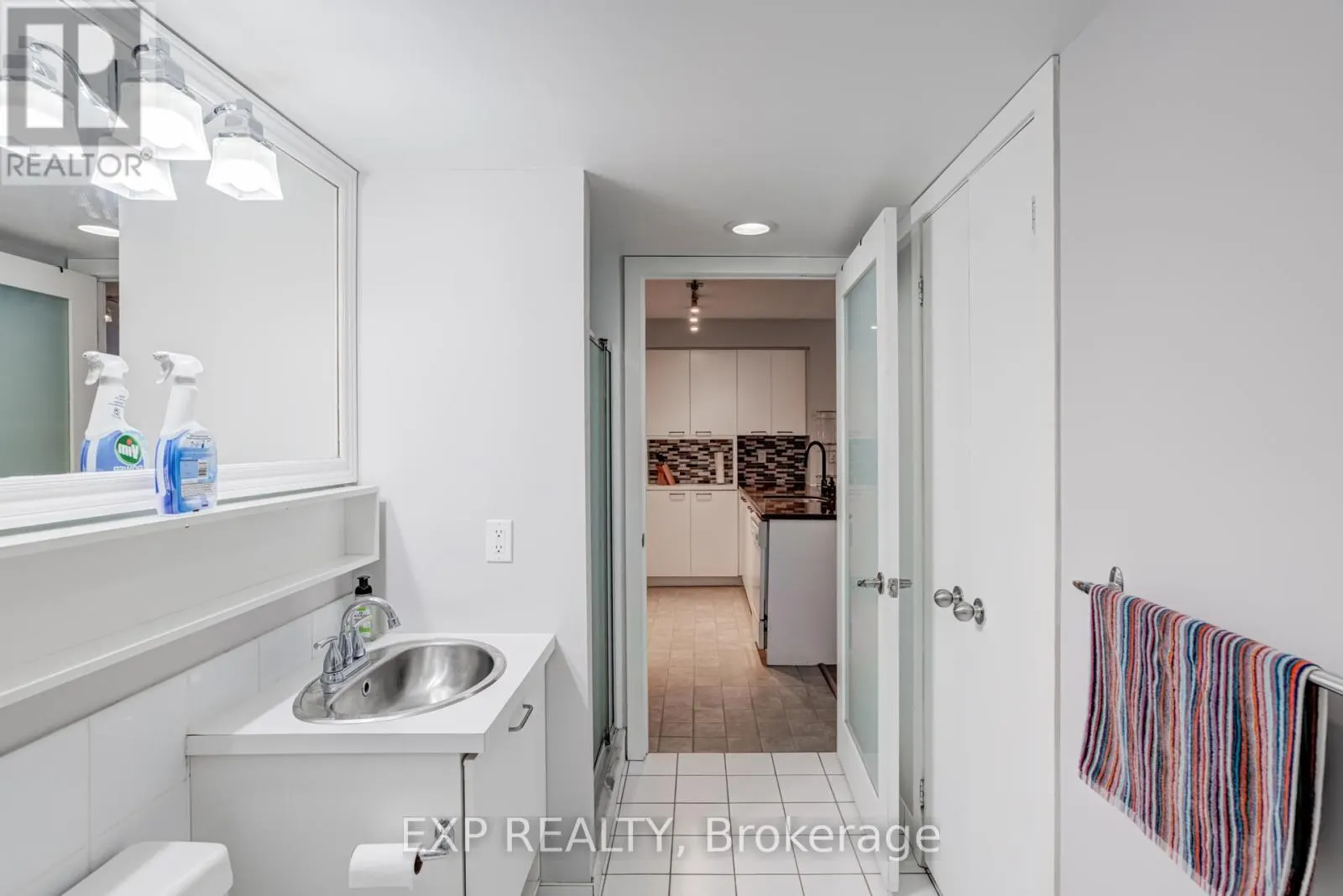 PH14 - 255 RICHMOND STREET E