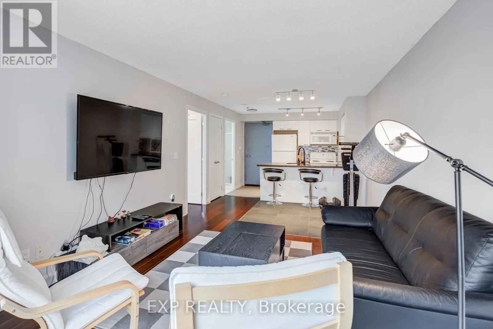 PH14 - 255 RICHMOND STREET E