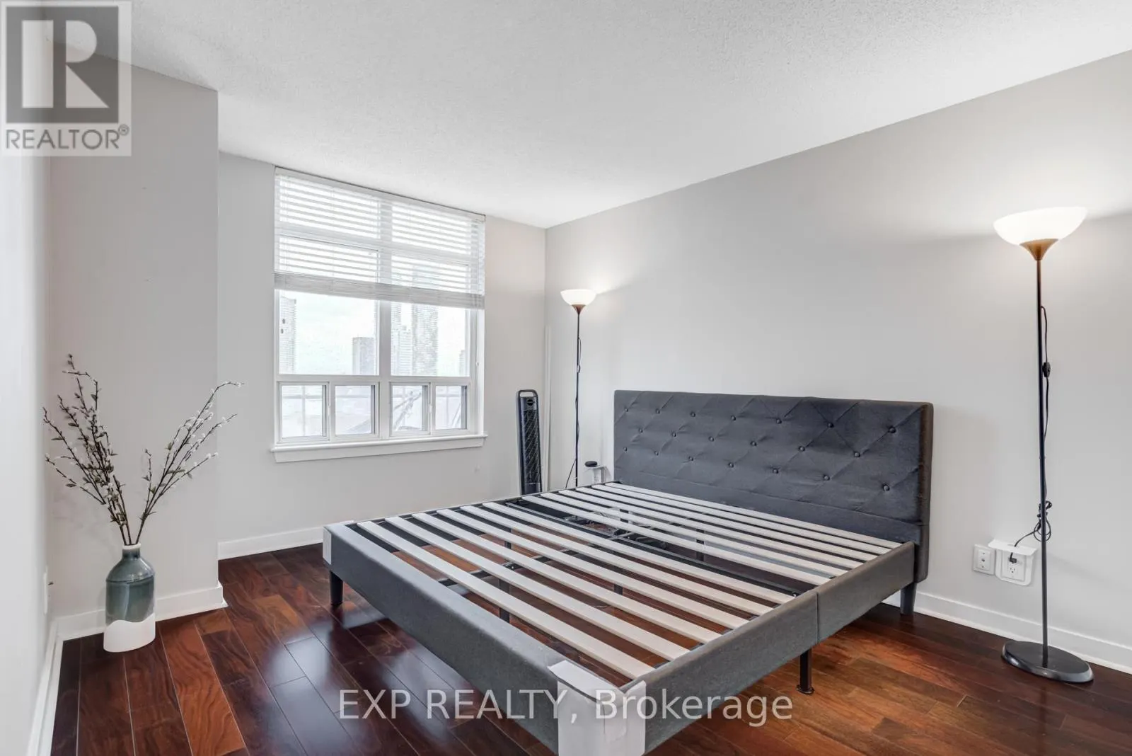 PH14 - 255 RICHMOND STREET E