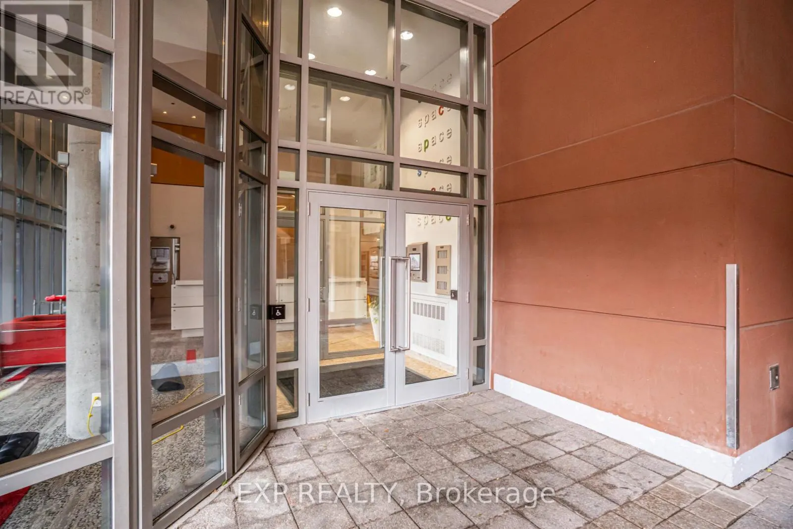 PH14 - 255 RICHMOND STREET E
