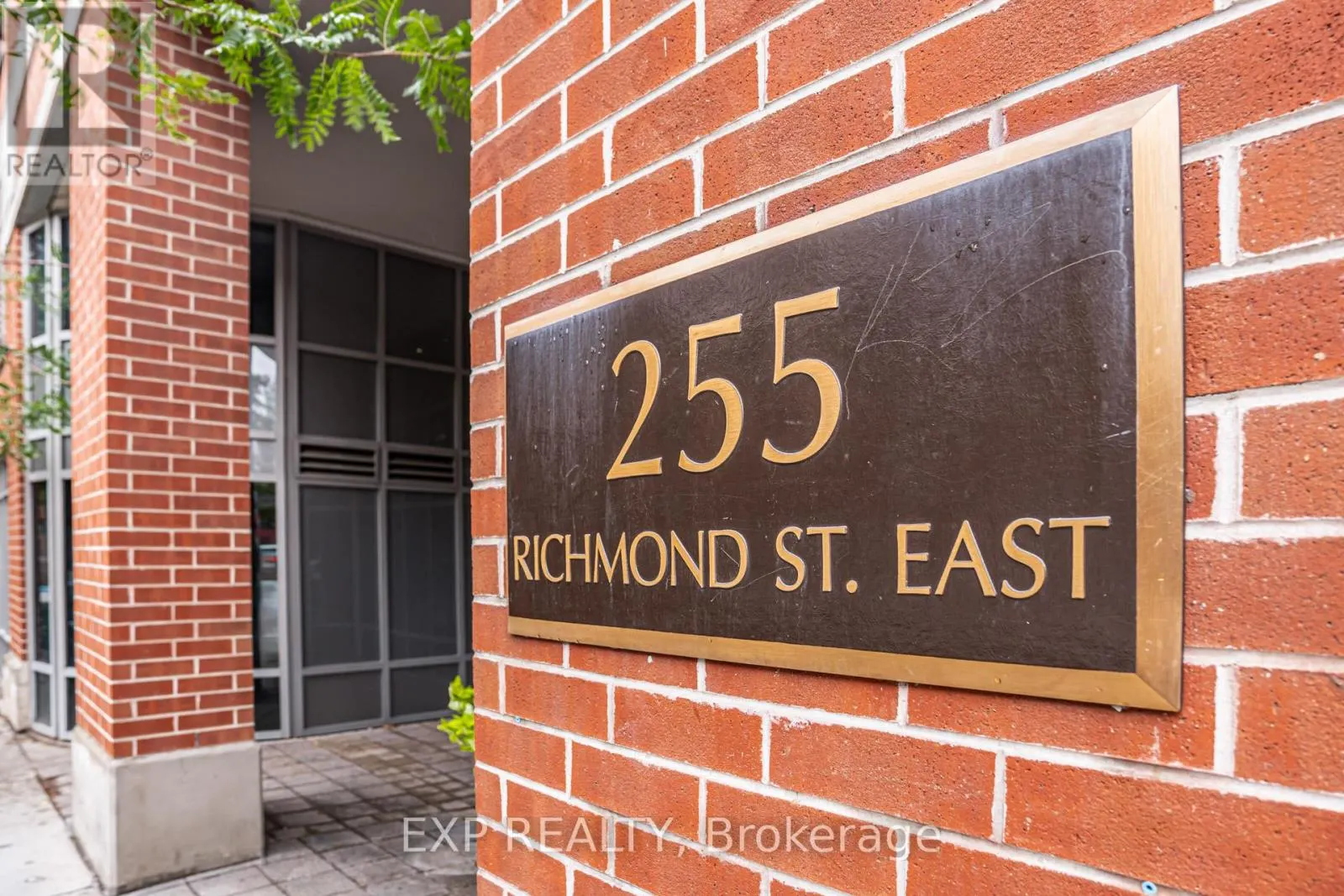 PH14 - 255 RICHMOND STREET E