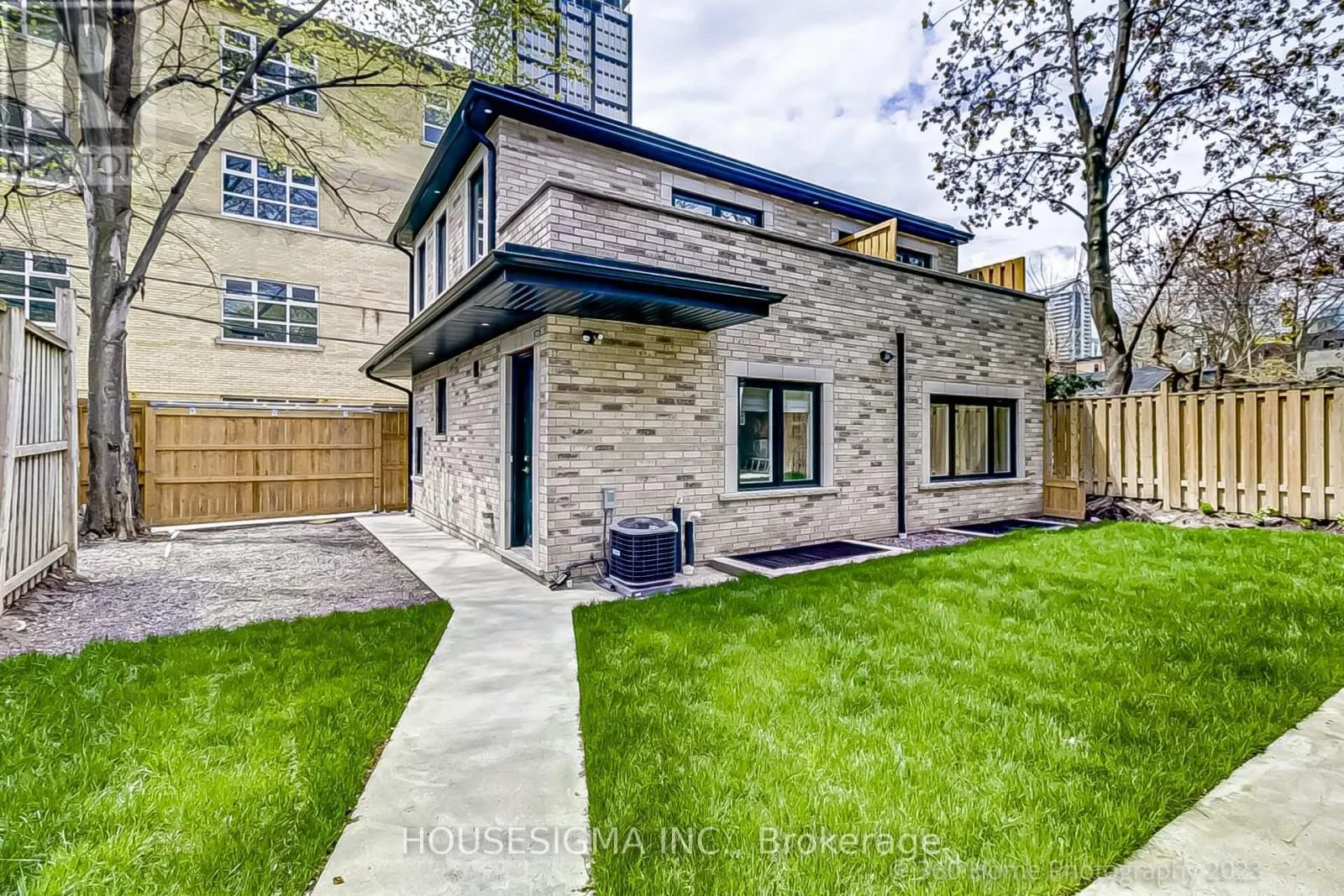 LANEWAY - 104 PEMBROKE STREET