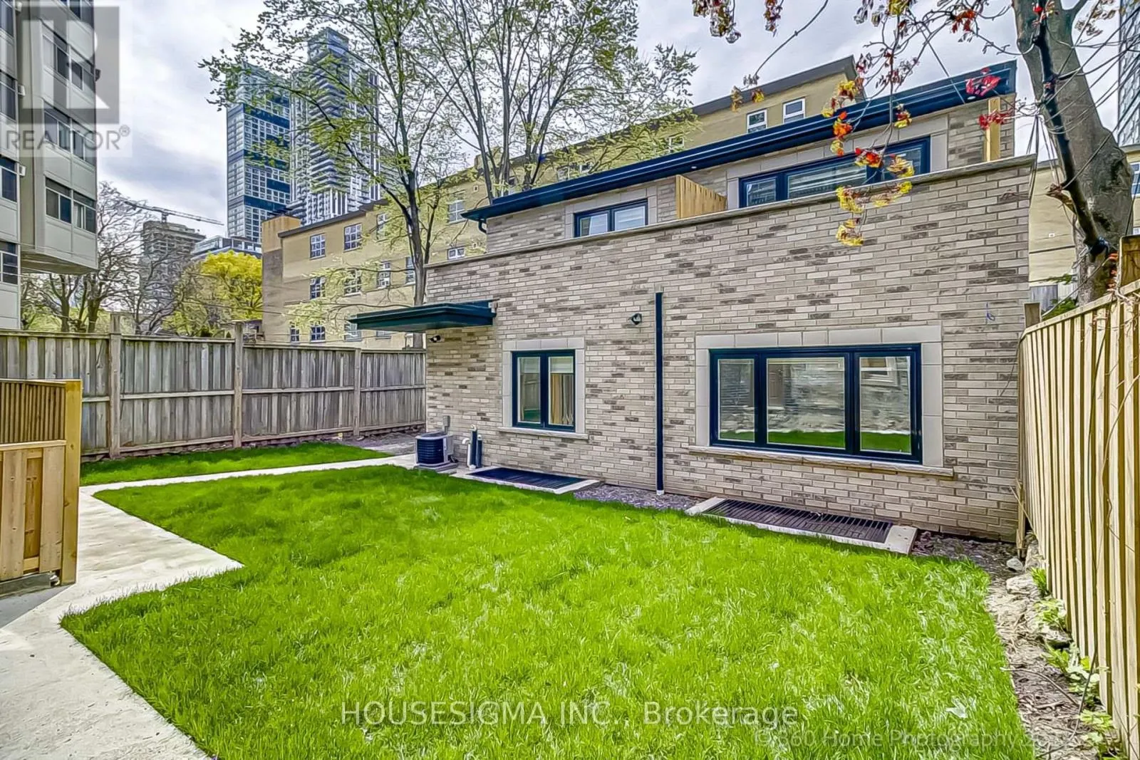LANEWAY - 104 PEMBROKE STREET