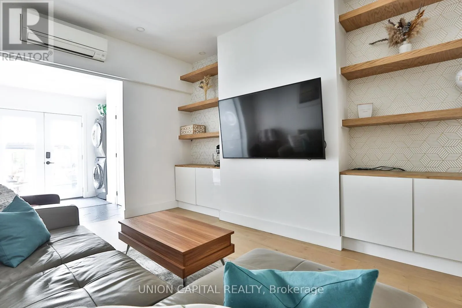 21 ALMA AVENUE