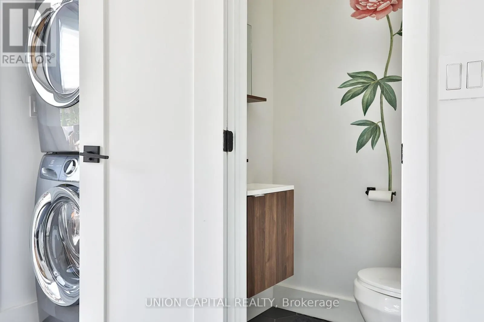 21 ALMA AVENUE
