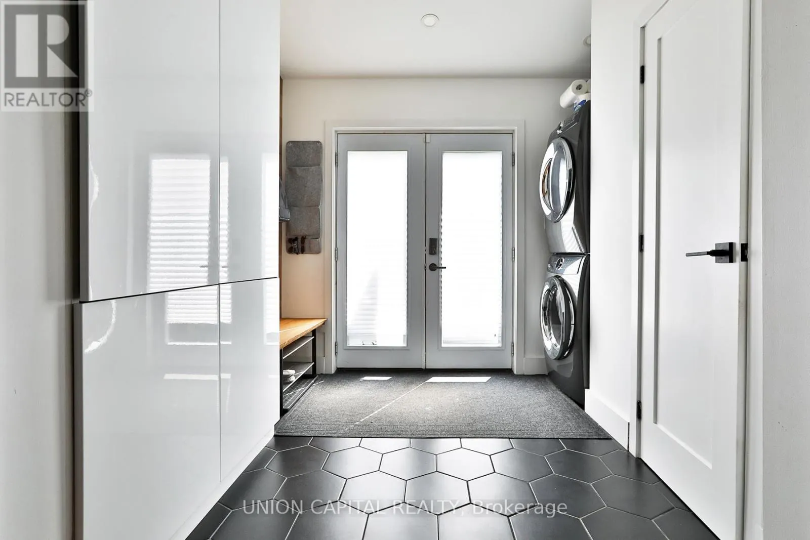21 ALMA AVENUE