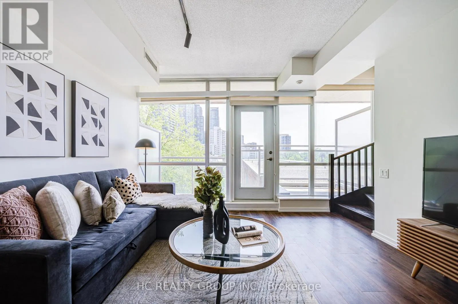 503 - 30 CANTERBURY PLACE