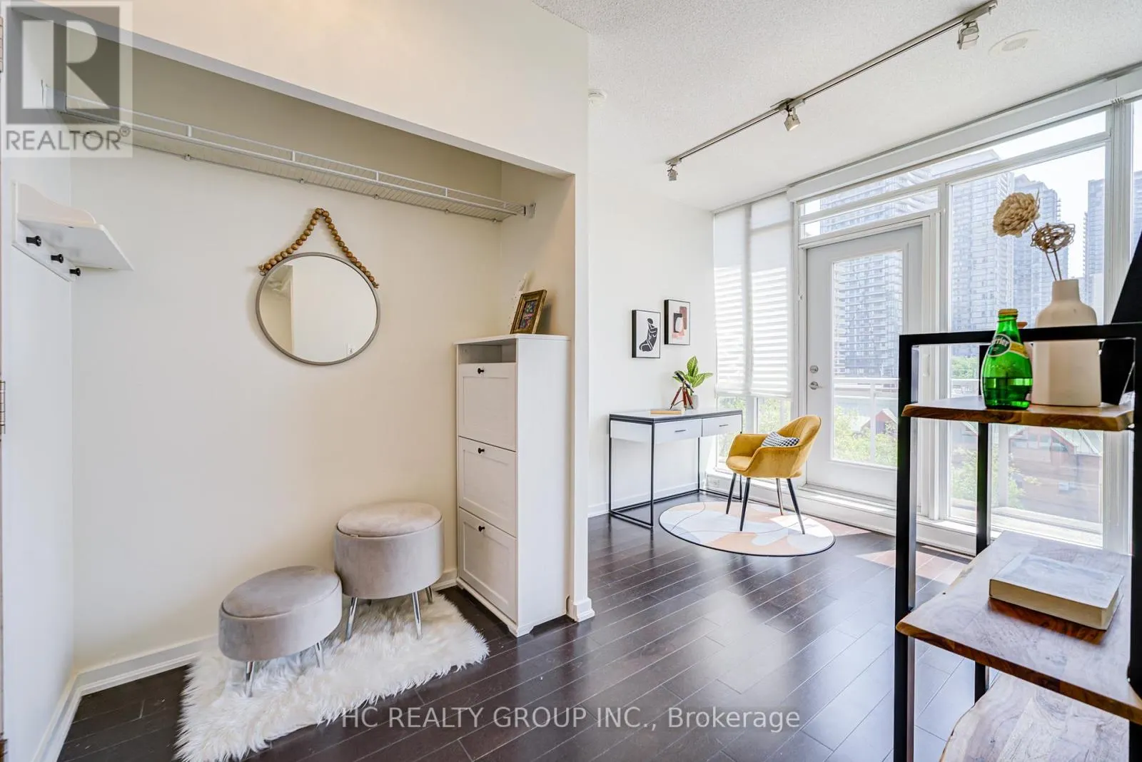 503 - 30 CANTERBURY PLACE