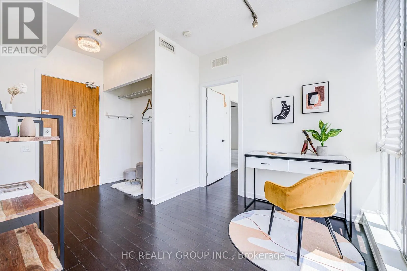 503 - 30 CANTERBURY PLACE