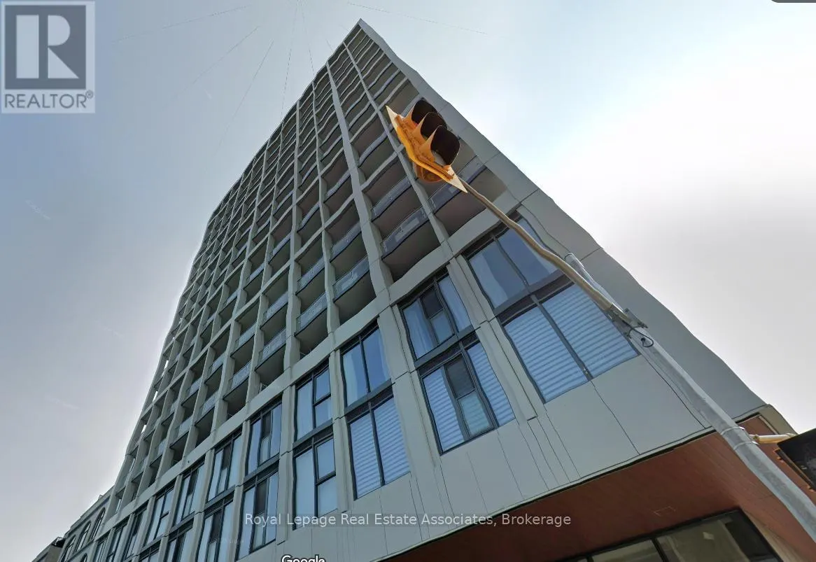211 - 2020 BATHURST STREET
