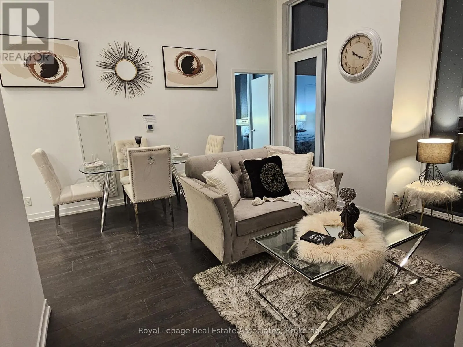 211 - 2020 BATHURST STREET