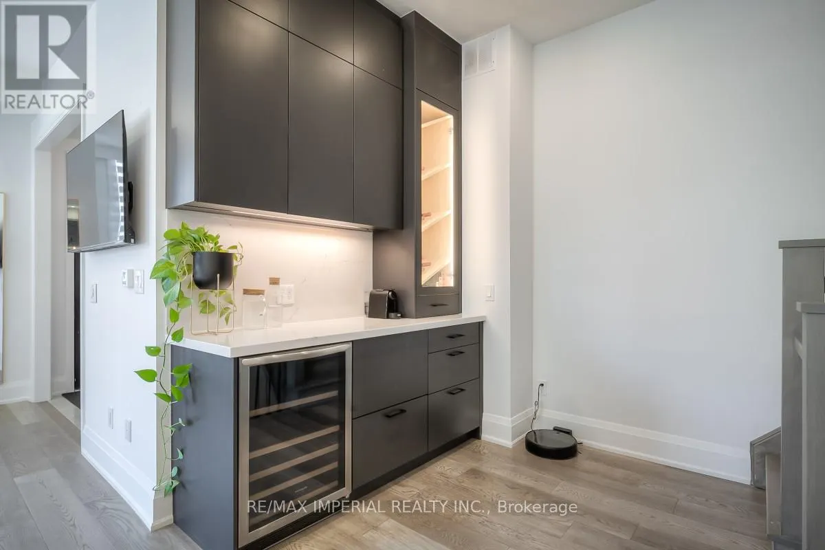 8 - 18 GREENBRIAR ROAD