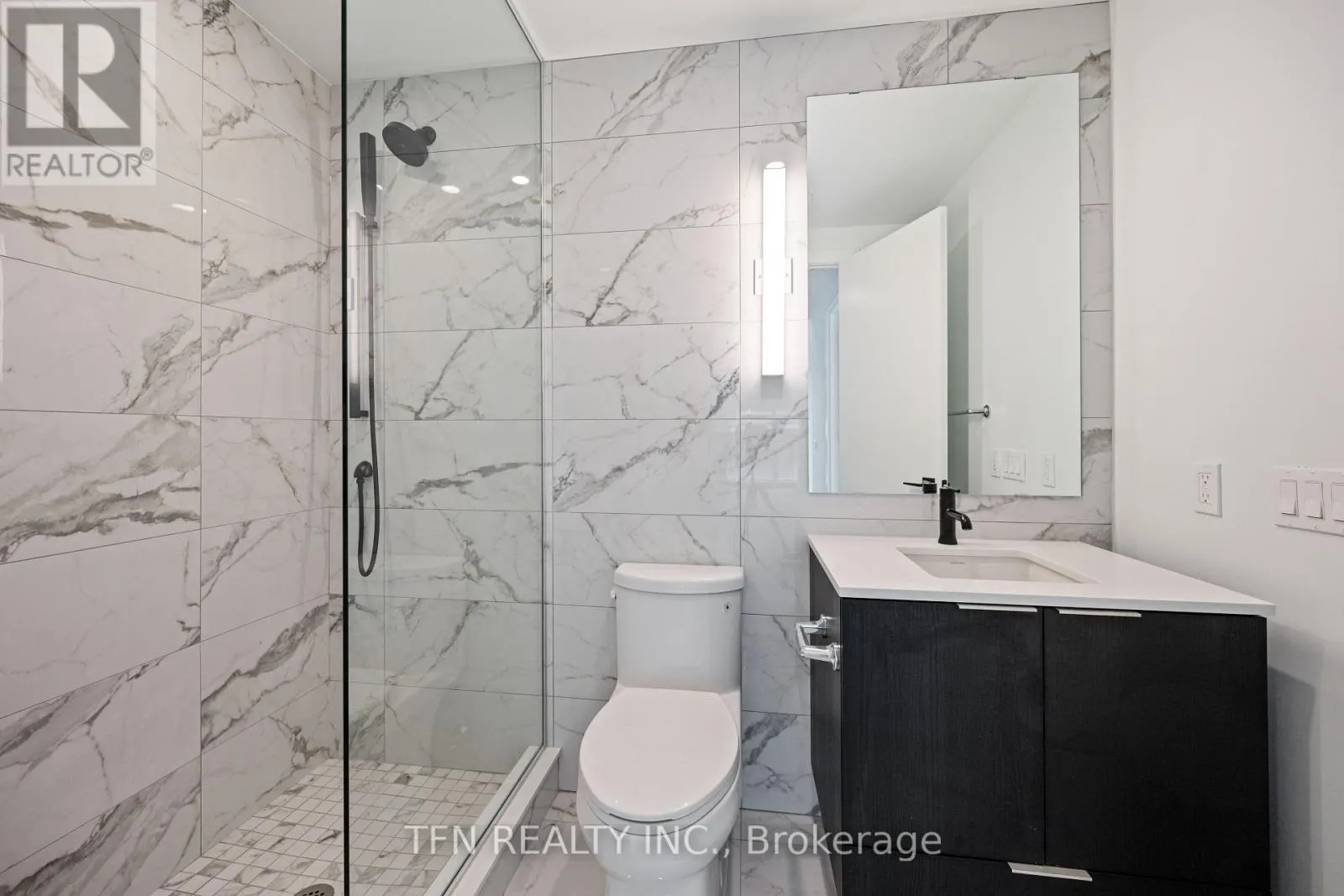 3703 - 327 KING STREET W