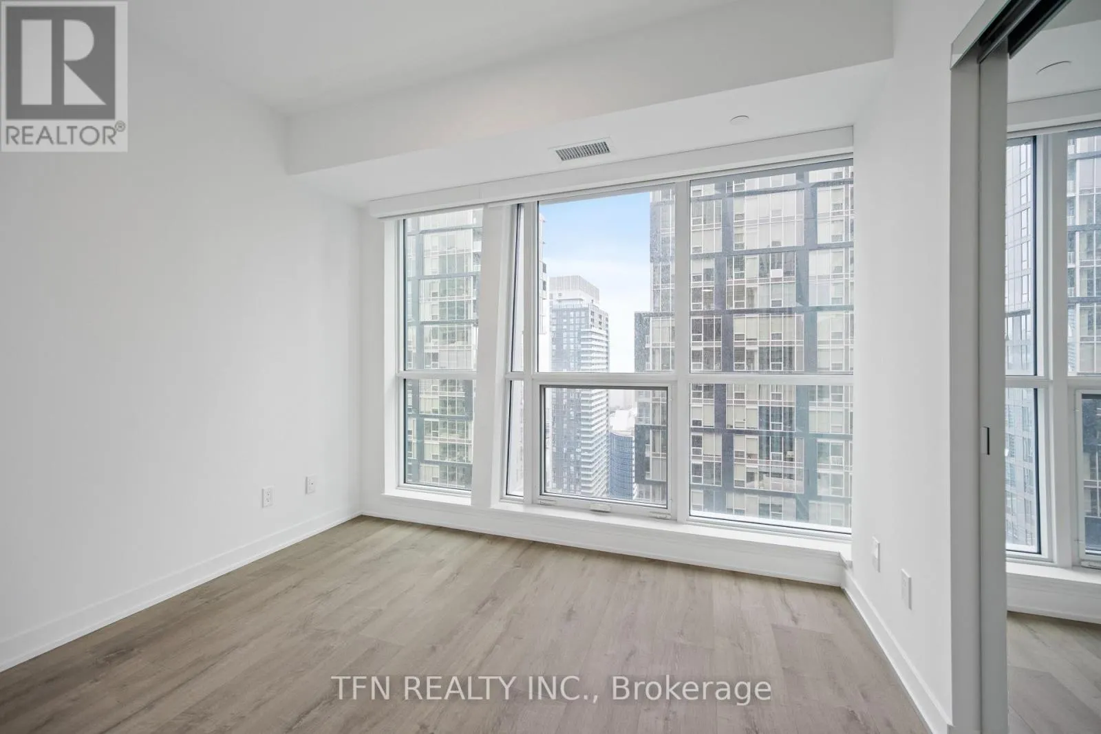 3703 - 327 KING STREET W