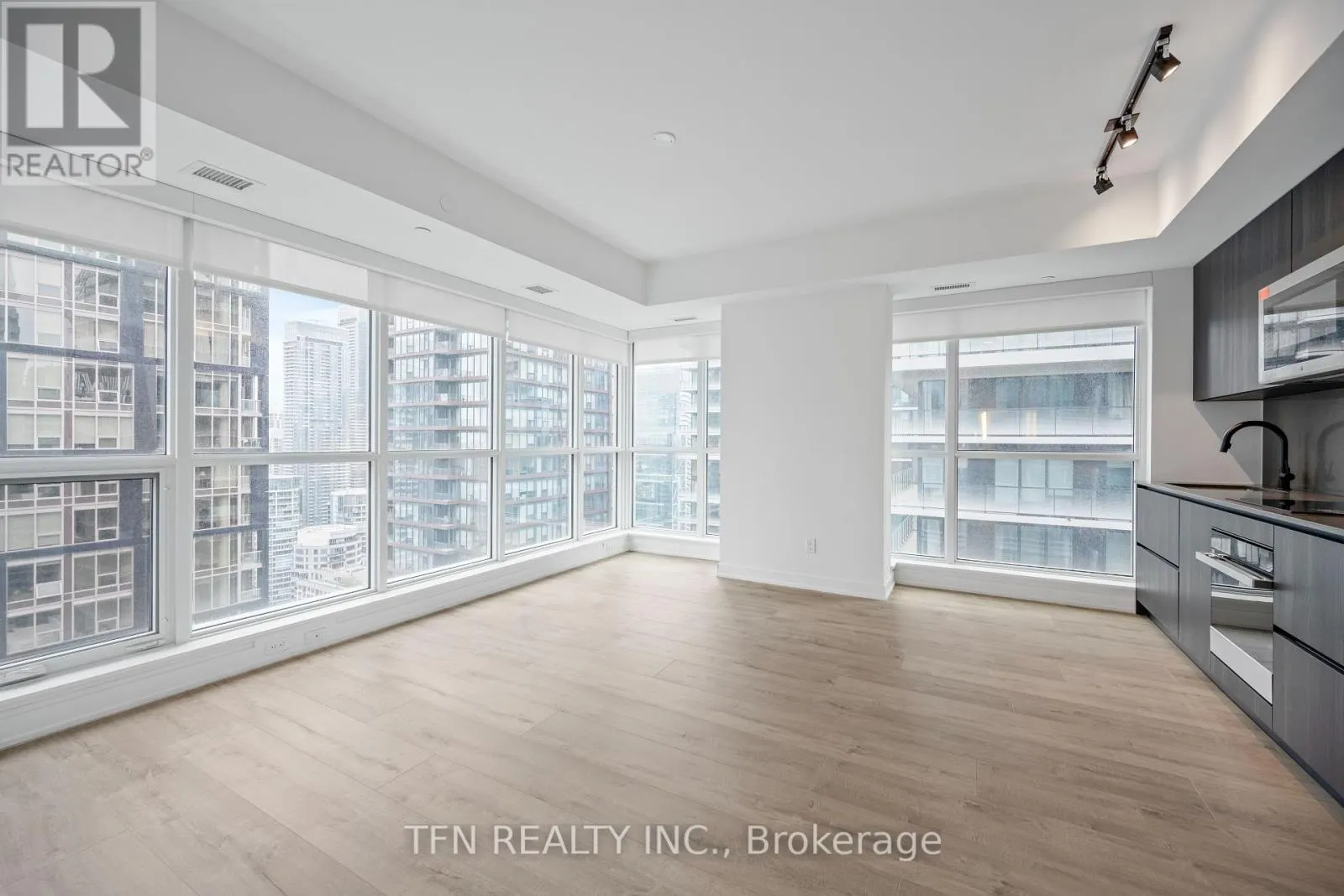 3703 - 327 KING STREET W