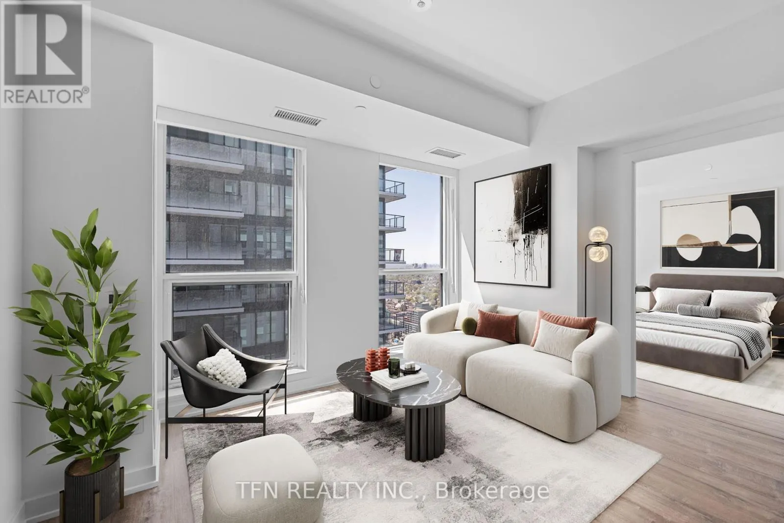4704 - 327 KING STREET W