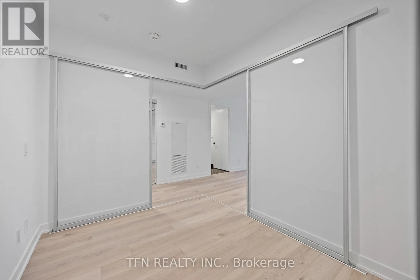 306 - 327 KING STREET W