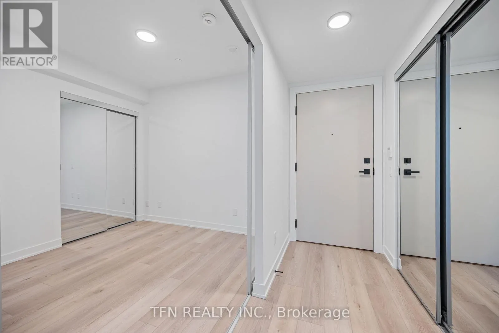 306 - 327 KING STREET W
