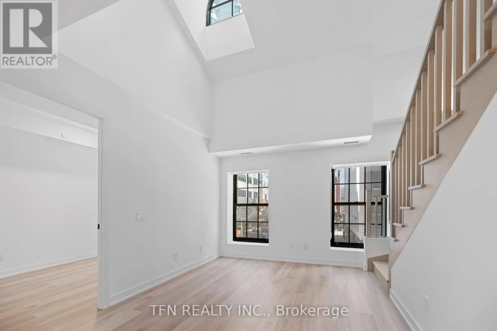 306 - 327 KING STREET W