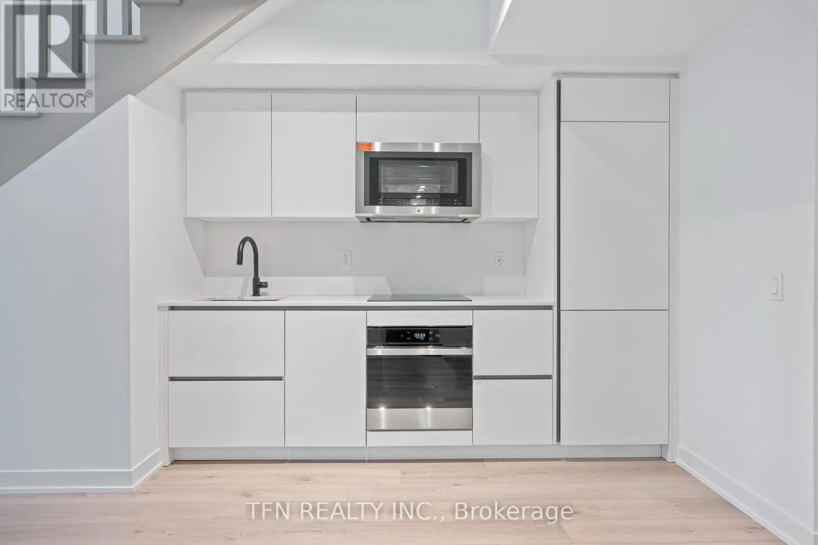 306 - 327 KING STREET W