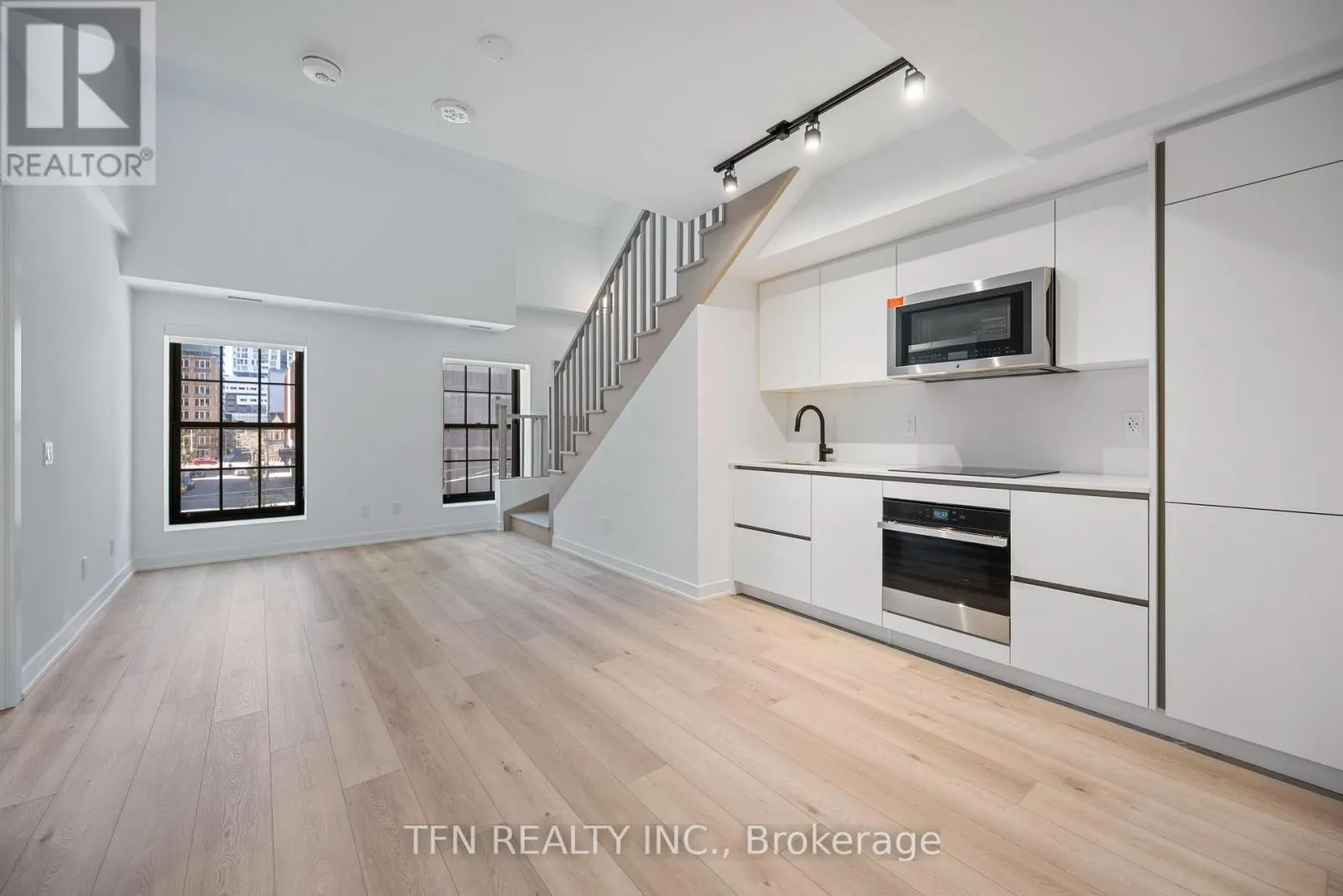 306 - 327 KING STREET W