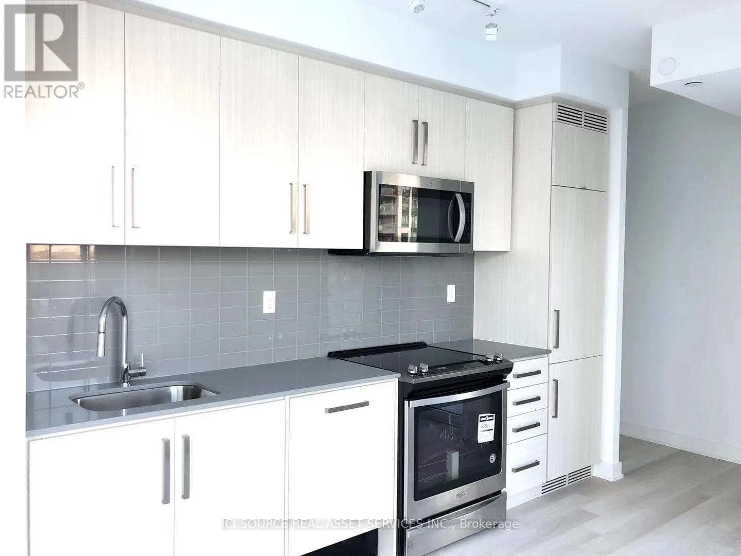 807 - 5180 YONGE STREET