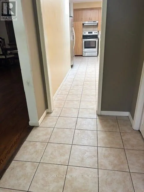 UPPER - 241 BURNETT AVENUE
