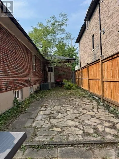 UPPER - 241 BURNETT AVENUE