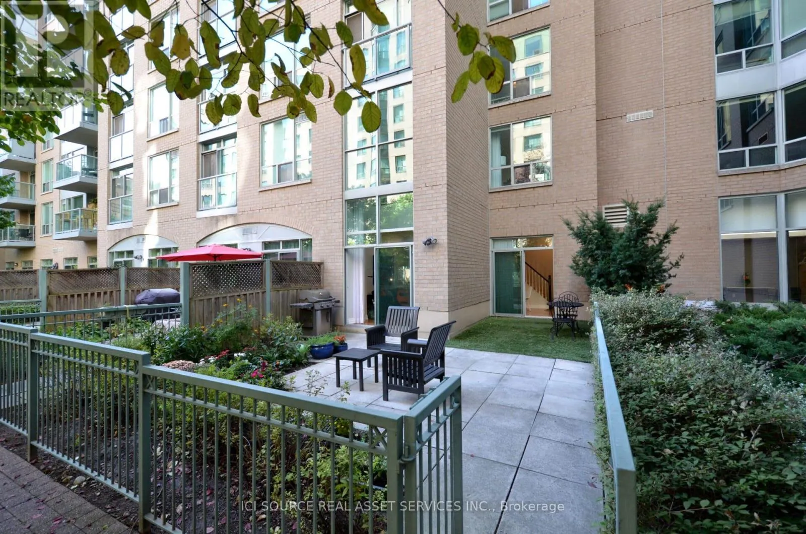 121 - 109 FRONT STREET E