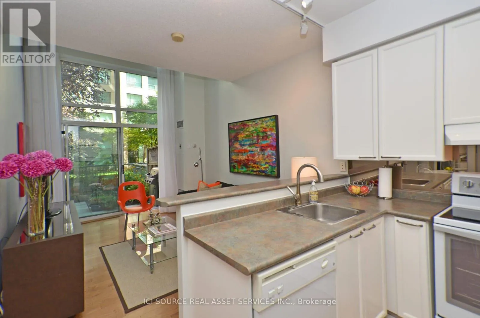 121 - 109 FRONT STREET E